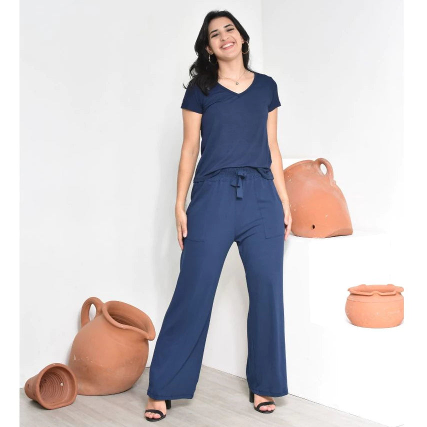 Conjunto Serena™ em Viscolycra com Calça Pantalona e Blusa Gola V