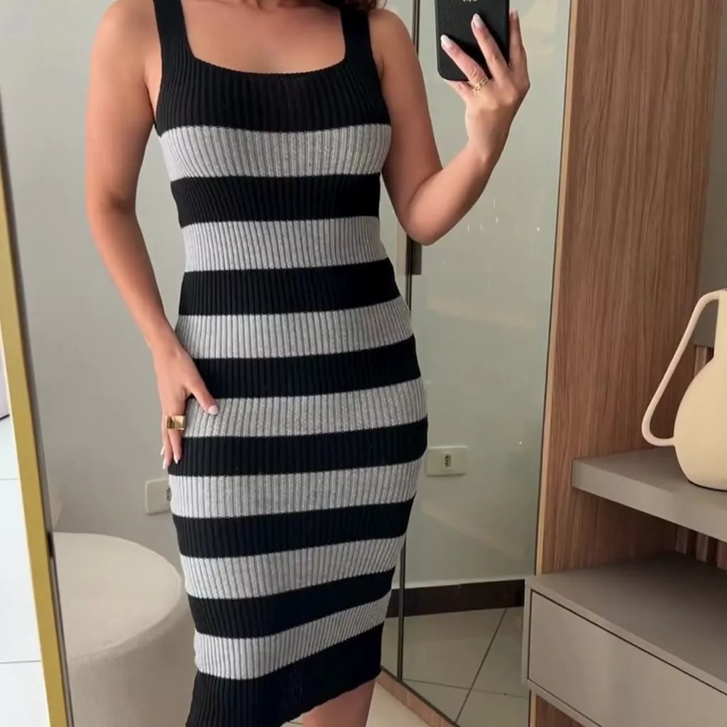 Vestido Bella™ Tubinho Canelado em Tricot com Alças