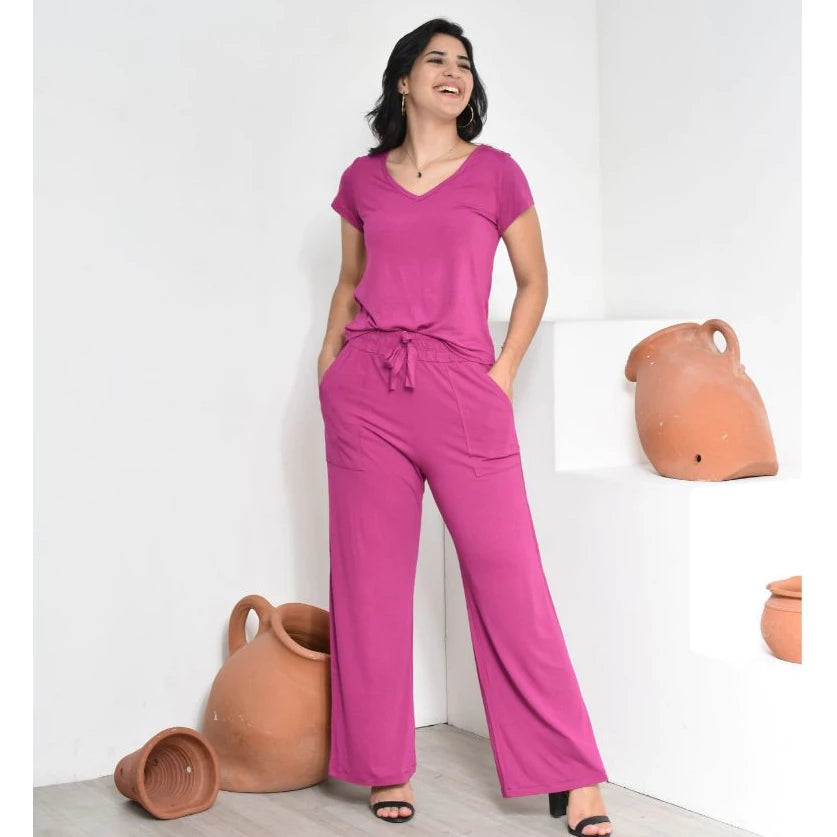 Conjunto Serena™ em Viscolycra com Calça Pantalona e Blusa Gola V