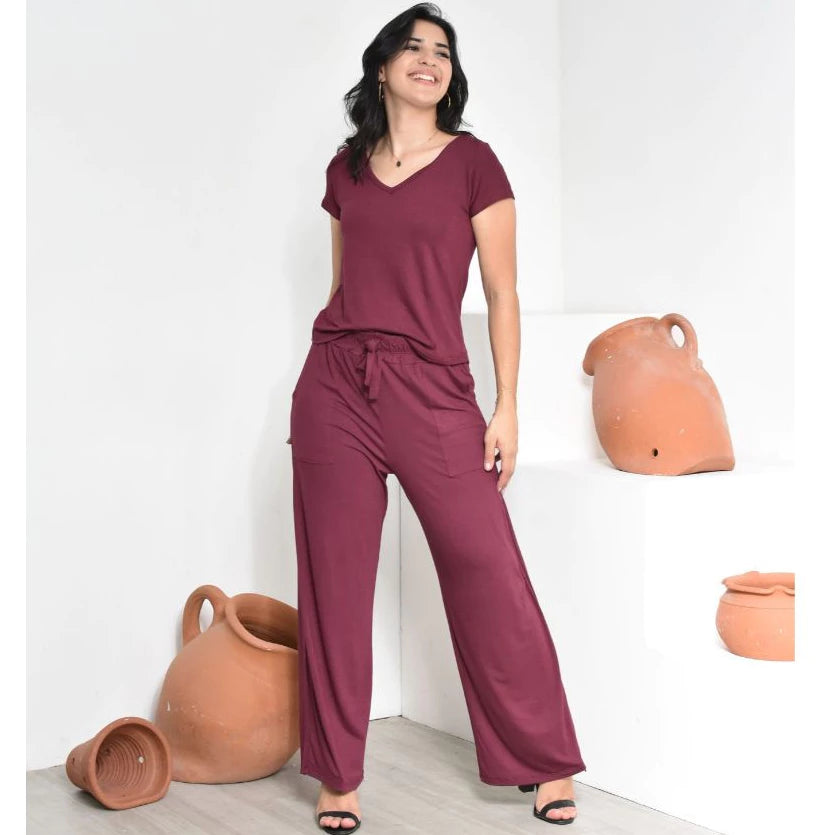 Conjunto Serena™ em Viscolycra com Calça Pantalona e Blusa Gola V