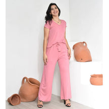 Conjunto Serena™ em Viscolycra com Calça Pantalona e Blusa Gola V