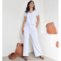 Conjunto Serena™ em Viscolycra com Calça Pantalona e Blusa Gola V