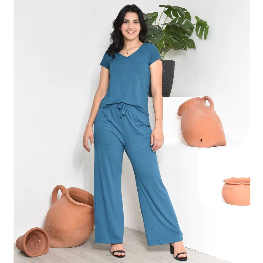 Conjunto Serena™ em Viscolycra com Calça Pantalona e Blusa Gola V