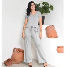 Conjunto Serena™ em Viscolycra com Calça Pantalona e Blusa Gola V