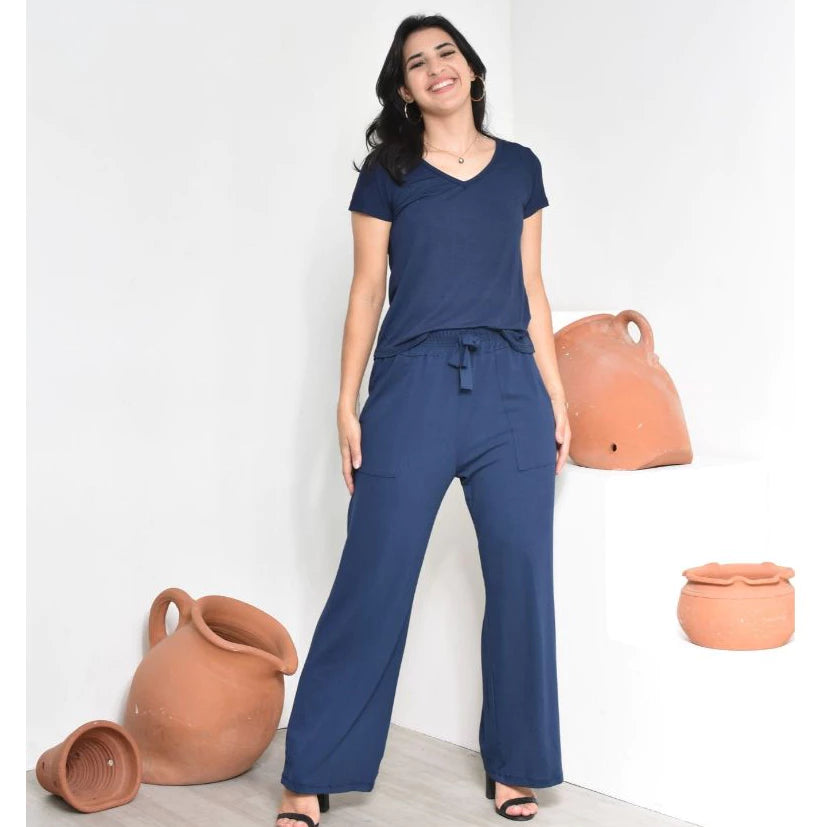 Conjunto Serena™ em Viscolycra com Calça Pantalona e Blusa Gola V